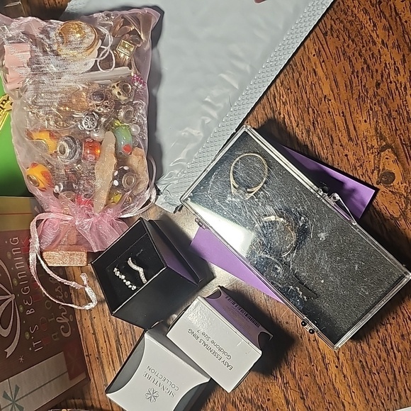 Mixed Wearable or Crafting Jewelry 2 pound box 📦 Random Lot - Picture 5 of 13